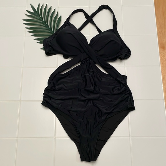 Cupshe Black Cutout Halter Style One Piece Monokini Bathing Suit, Size L - Picture 2 of 16